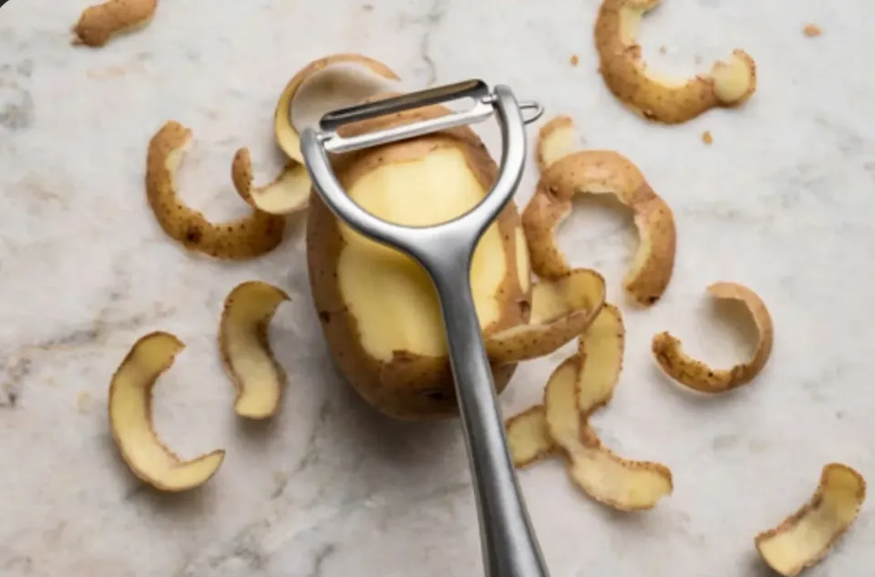 Stainless Steel Peeler — image 3